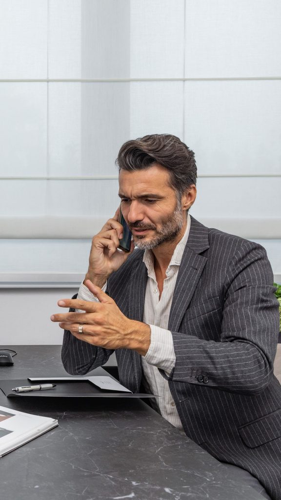 omnia-hotel–business-uomo-mobile