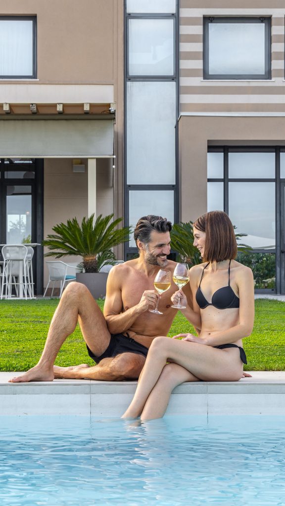 omnia-hotel-leisure-uomo-donna-mobile