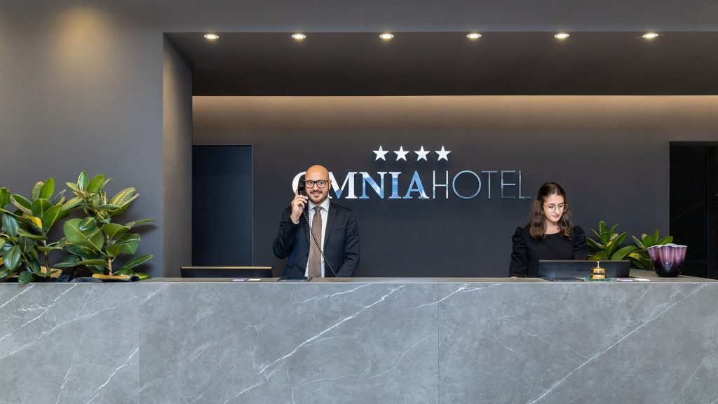 omnia-hotel-uomo-reception-contatti