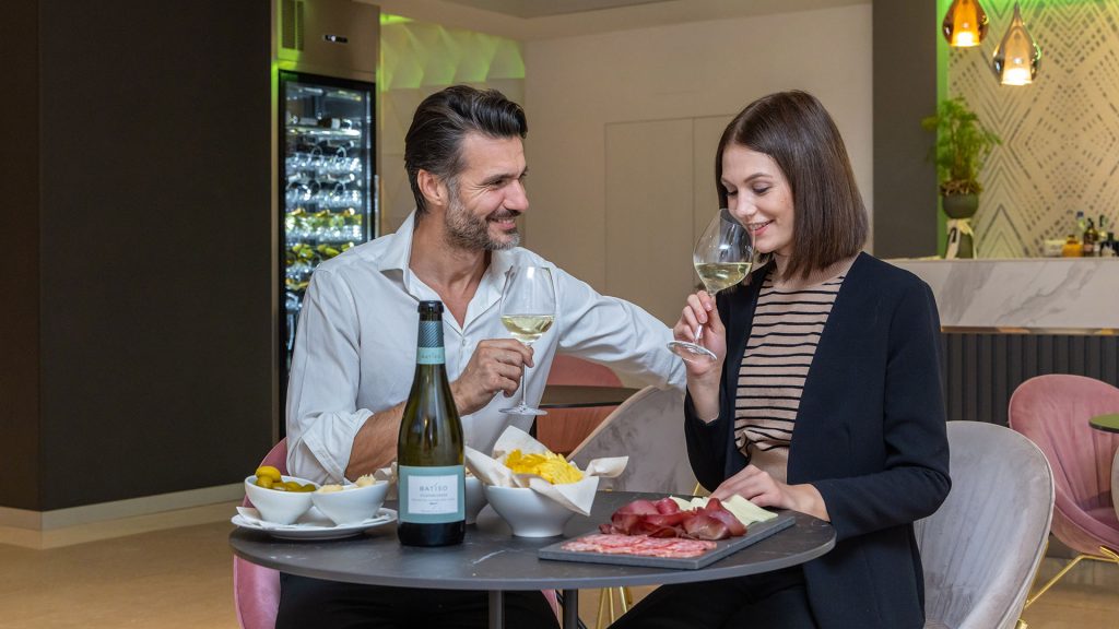 omnia-hotel-wine-uomo-donna-3