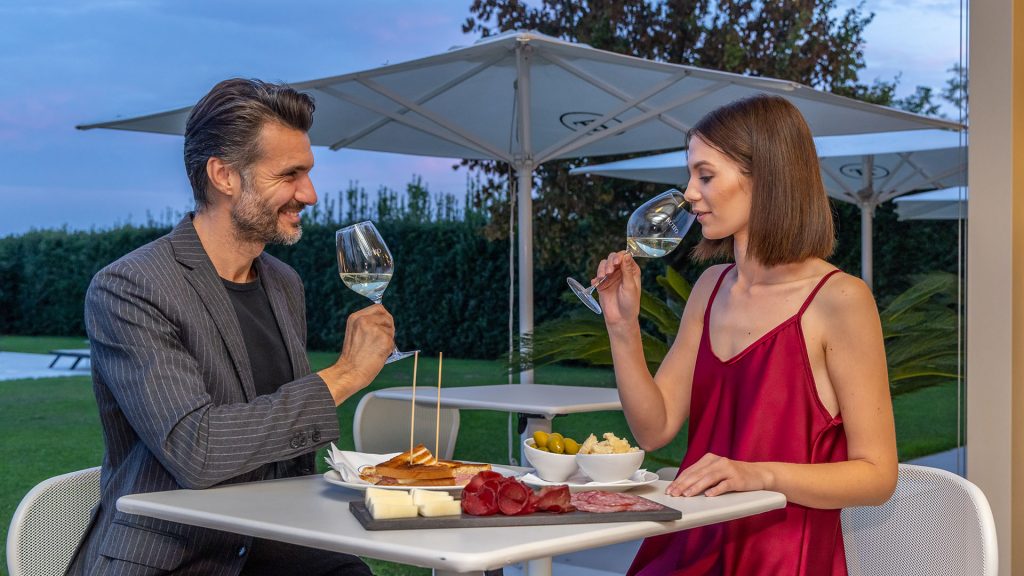 omnia-hotel-wine-uomo-donna-5